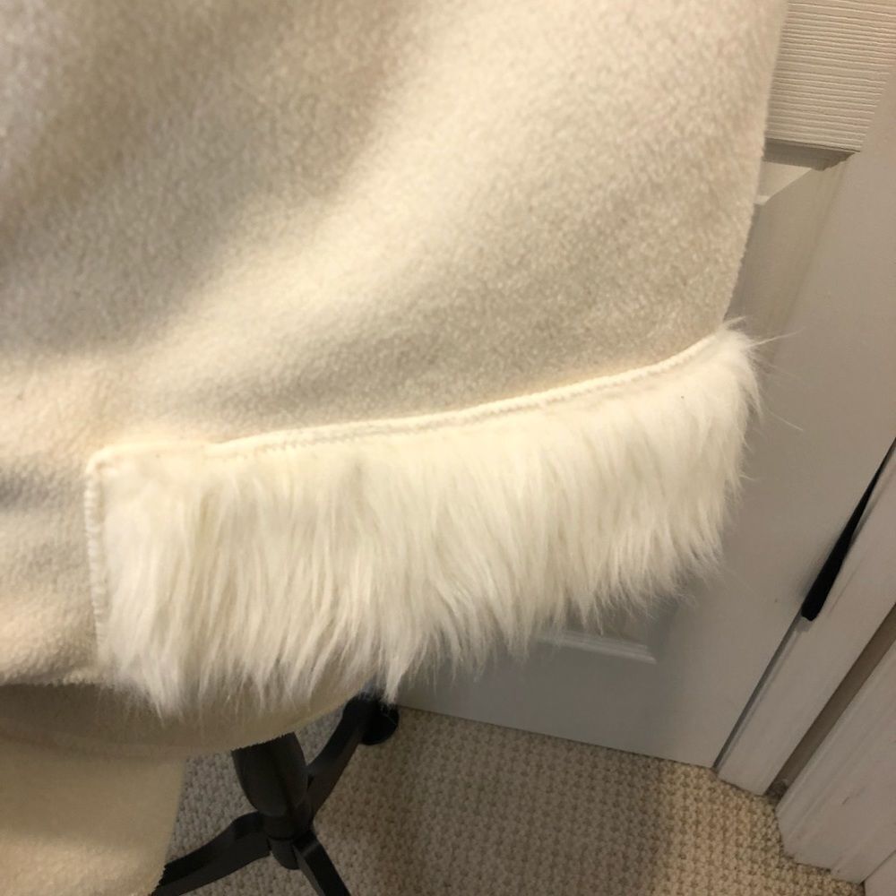 Nanuk cream faux fur trimmed cape poncho - Picture 11 of 13